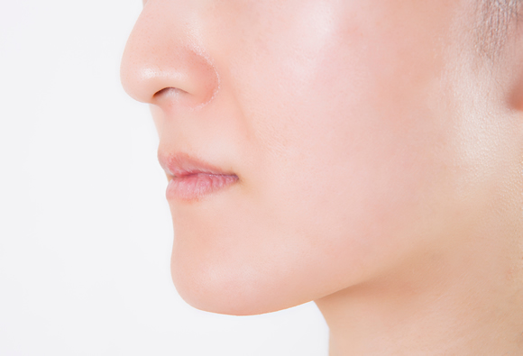 しゃくれた長い顎